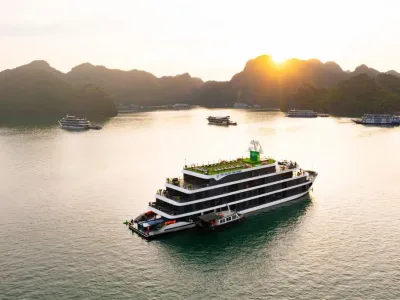 2D1N On Velar of The Sea Cruise 5 Stars